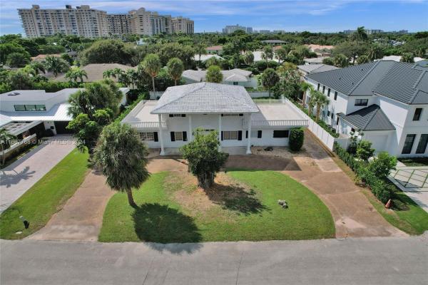 Sea Ranch Lakes Estates, 6 Tahoe Ln, Sea Ranch Lakes, Florida 33308, image 1