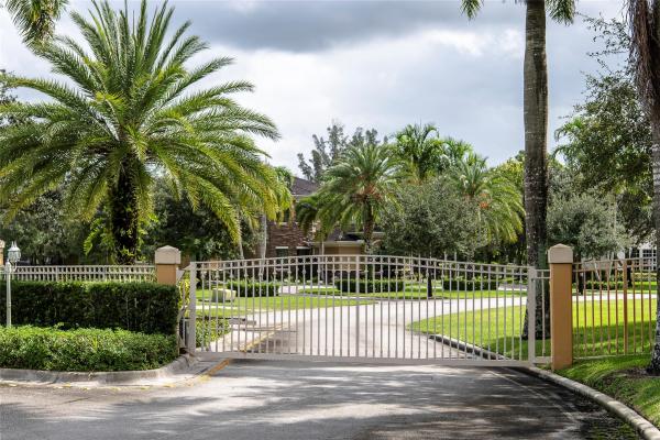 9920 Winding Ridge Ln, Davie, Florida 33324, image 1