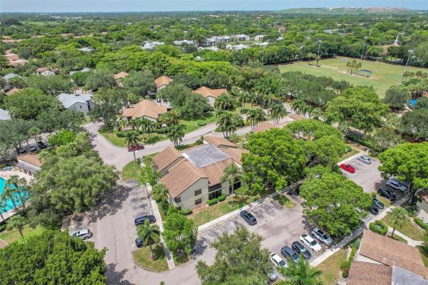 Karanda Village 1, 3331 Cocoplum Cir #3308, Coconut Creek, Florida 33063, image 2