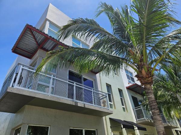 43 Urban Village, 4331 NE 1st Ter, Oakland Park, Florida 33334, image 1