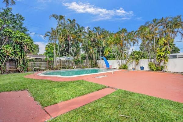 Lakeway, 810 SW 26th Ct, Fort Lauderdale, Florida 33315, image 2