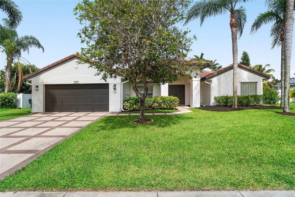Regency Lake Estates, 4307 Danielson Dr, Lake Worth Beach, Florida 33467, image 1
