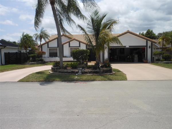 Lakewood At Woodmont, 8706 NW 83rd St, Tamarac, Florida 33321, image 1