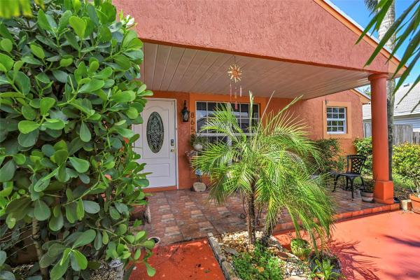 Cinnamon Place At Honeywoods, 8650 SW 16th St, Pembroke Pines, Florida 33025, image 1