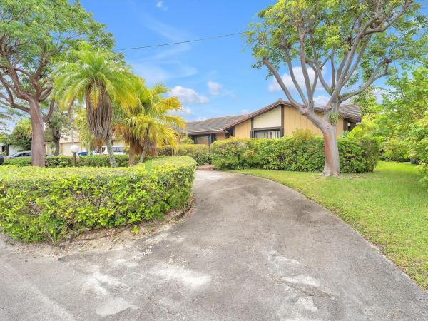 Sky Lake Villas, 20100 NE 10th Place Way, Ives Estates, Florida 33179, image 1