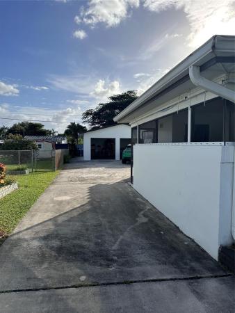 Breezy Manor, 925 N 32nd Ave, Hollywood, Florida 33021, image 1