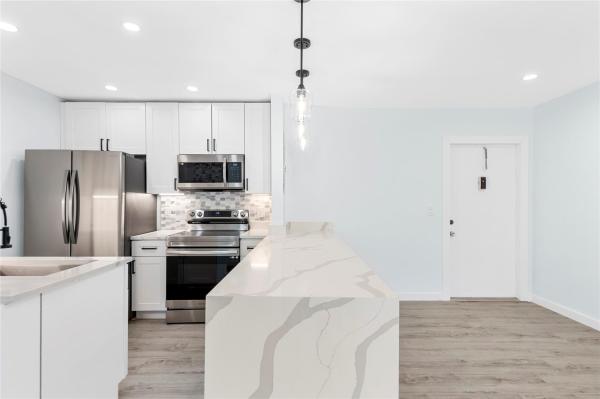 Centre Hill Courts, 825 NW 13th St #101, Boca Raton, Florida 33486, image 1