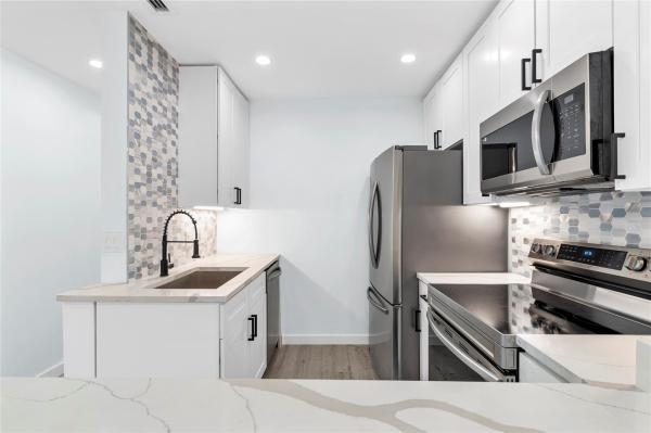 Centre Hill Courts, 825 NW 13th St #1010, Boca Raton, Florida 33486, image 3