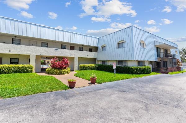 Centre Hill Courts, 825 NW 13th St #1010, Boca Raton, Florida 33486, image 1