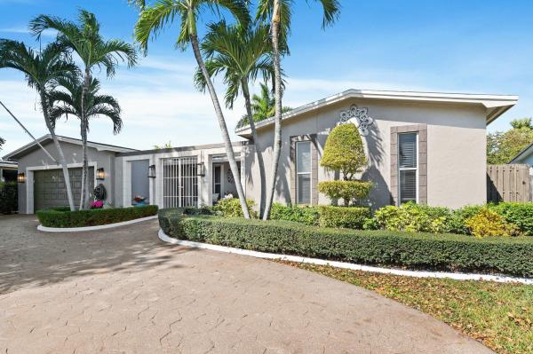 Pembroke Lakes, 1400 NW 114th Ave, Pembroke Pines, Florida 33026, image 1
