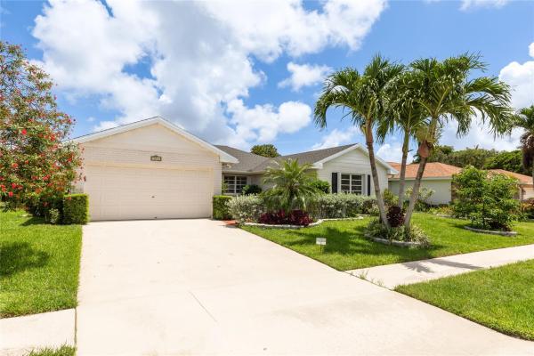 Pine Tree Village, 10821 Greentrail Dr, Boynton Beach, Florida 33436, image 1