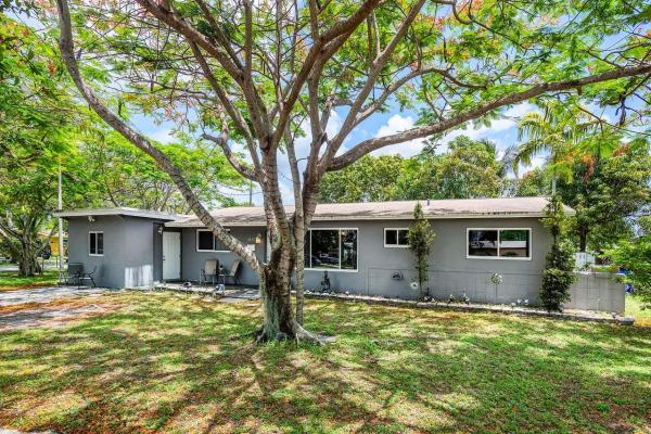 Boulevard Heights, 6631 SW 4th St, Pembroke Pines, Florida 33023, image 1
