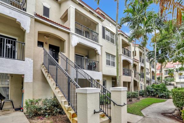 Poinciana Place, 5840 W Sample Rd #305, Coral Springs, Florida 33067, image 1