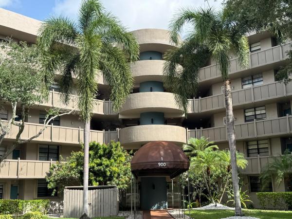 Colony Point, 900 Colony Point Cir #407, Pembroke Pines, Florida 33026, image 1