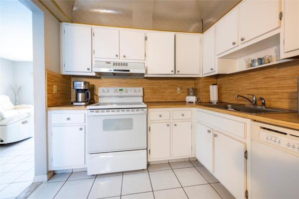 Hillcrest, 3850 Washington St #710, Hollywood, Florida 33021, image 2
