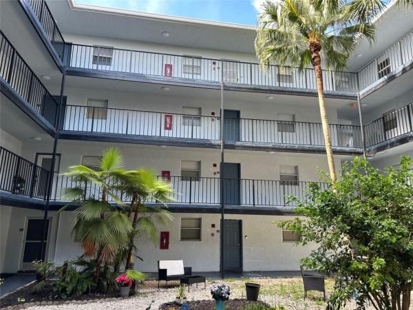 Somerset, 2800 Somerset Dr #109J, Lauderdale Lakes, Florida 33311, image 2