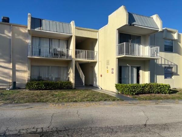 Clear Lake Palms, 429 Executive Center Dr #211, West Palm Beach, Florida 33401, image 1