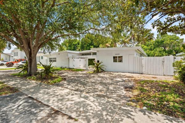 20000 Highland Lakes Blvd, Unincorporated Dade County, Florida 33179, image 1