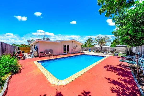 Lantana Heights, 907 W Bloxham St, Lantana, Florida 33462, image 1