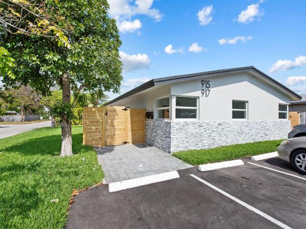 Pine Crest, 915 NE 9th St, Pompano Beach, Florida 33060, image 1