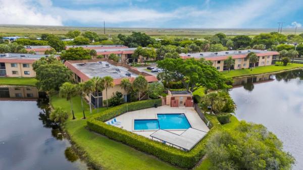 Racquet Club At Bonaventure, 170 Lakeview Dr #203, Weston, Florida 33326, image 1