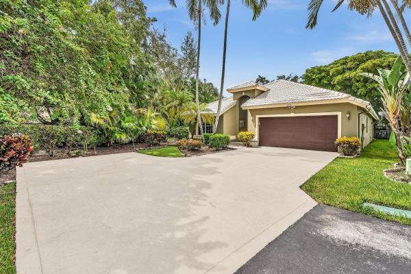 Meadow Lakes At Hillsboro Country Club, 10076 Aqua Vista Way, Boca Raton, Florida 33428, image 1