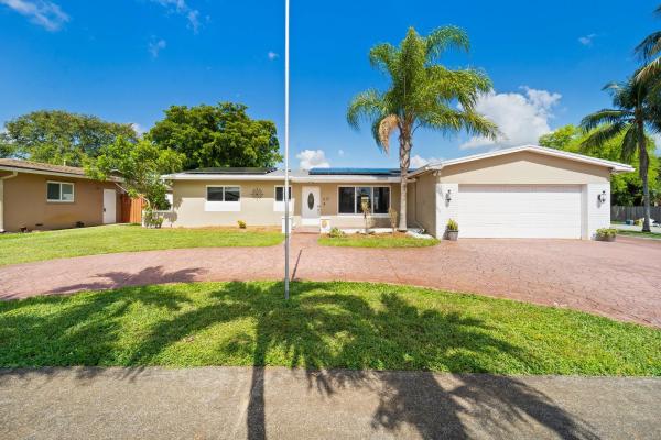 Pasadena Lakes, 610 NW 93rd Ave, Pembroke Pines, Florida 33024, image 1
