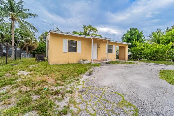 Lauderdale Manors, 924 NW 11th Pl, Fort Lauderdale, Florida 33311, image 1