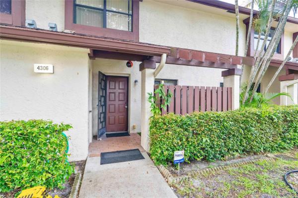 Golden Raintree 5, 4306 Carambola Cir N, Coconut Creek, Florida 33066, image 1