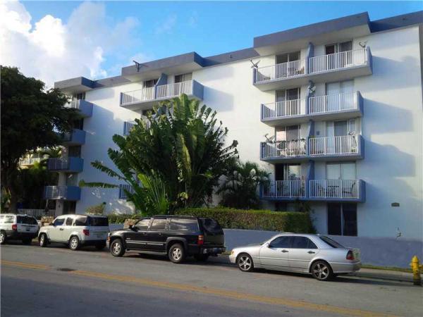 North Bay Villas, 1801 S Treasure Dr #121, North Bay Village, Florida 33141, image 1