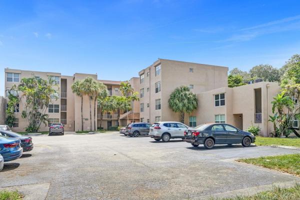 Live Oak Of Pine Island Ridge, 9400 Live Oak Pl #203, Davie, Florida 33324, image 1