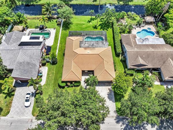 Oakwood, 611 NW 99th Ter, Coral Springs, Florida 33071, image 1
