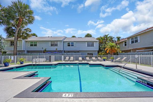 Edgewater Townhomes, 1869 NE 15th Ave, Fort Lauderdale, Florida 33305, image 1
