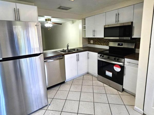 Sunblest Townhomes, 8819 Springtree Lakes Dr, Sunrise, Florida 33351, image 1