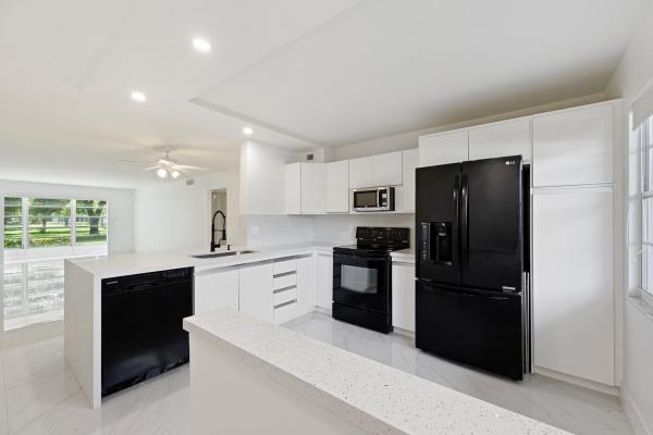 Lucaya Village, 2202 Lucaya Bnd #M1, Coconut Creek, Florida 33066, image 1