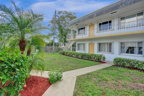 3322 Cynthia Ln #112, Lake Worth Beach, Florida 33461, image 1