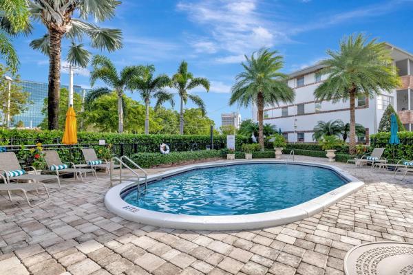 Knoll Ridge, 2190 NE 51st Ct #303, Fort Lauderdale, Florida 33308, image 1