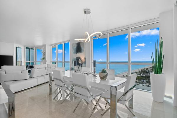 Las Olas Beach Club, 101 S Fort Lauderdale Beach Blvd #2107, Fort Lauderdale, Florida 33316, image 1