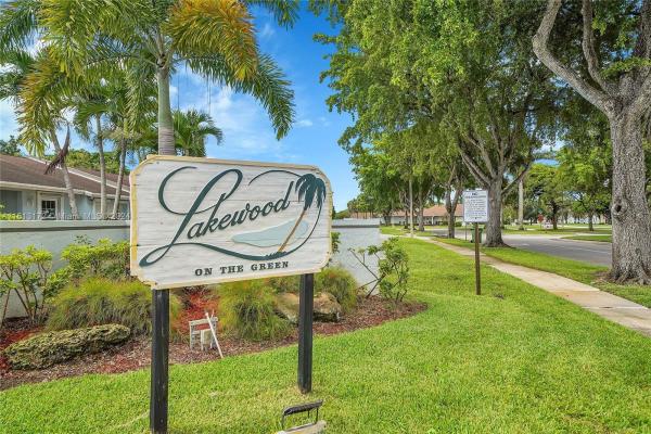 420 Lakewood Cir #B, Pompano Beach, Florida 33063, image 1