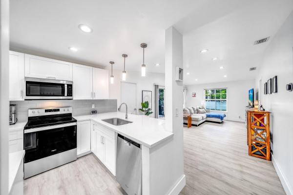 Lakewood On The Green, 420 Lakewood Cir E #B, Margate, Florida 33063, image 2