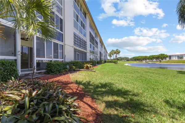 Martinique Village, 4301 Martinique Cir #M1, Coconut Creek, Florida 33066, image 2