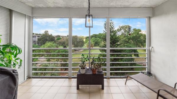 Oaks Way At Palm-Aire, 535 Oaks Dr #508, Pompano Beach, Florida 33069, image 2