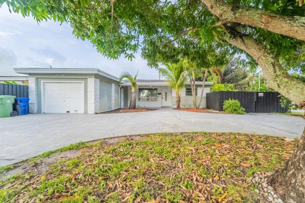 7070 SW 12th St, Pembroke Pines, Florida 33023, image 1