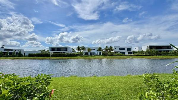 Coconuts, 223 Mallory Ct, Weston, Florida 33326, image 1