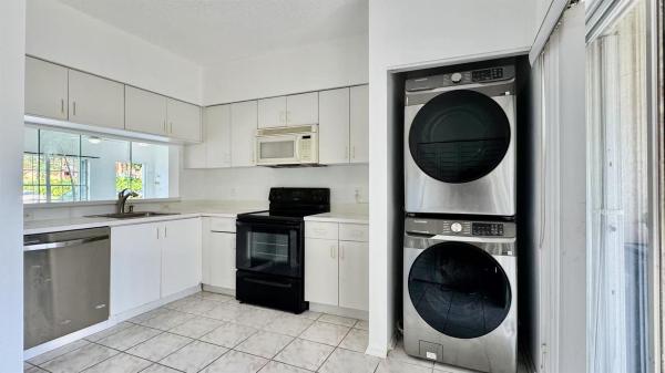 Coconuts, 223 Mallory Ct, Weston, Florida 33326, image 2
