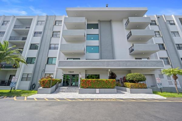 Hallandale Gardens, 1301 NE 7th St #113, Hallandale Beach, Florida 33009, image 1