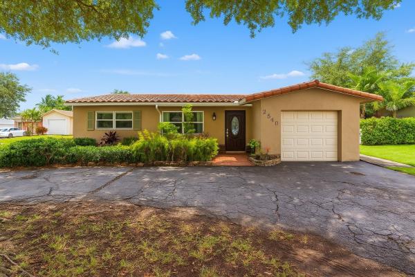 Boniello Villas, 2540 NW 9th Ter, Wilton Manors, Florida 33311, image 1