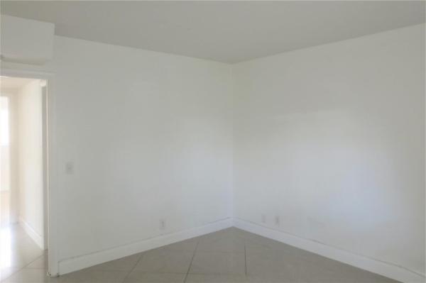 Wilton Village, 2607 NE 8th Ave #20, Wilton Manors, Florida 33334, image 3