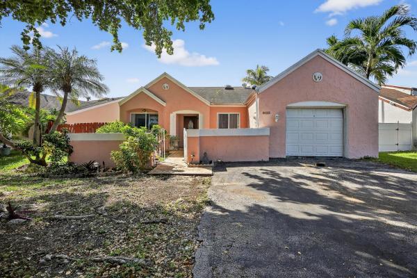 8132 NW 191st St, Hialeah, Florida 33015, image 1