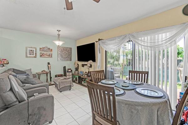 Pine Glen, 8160 NW 40th St, Coral Springs, Florida 33065, image 2